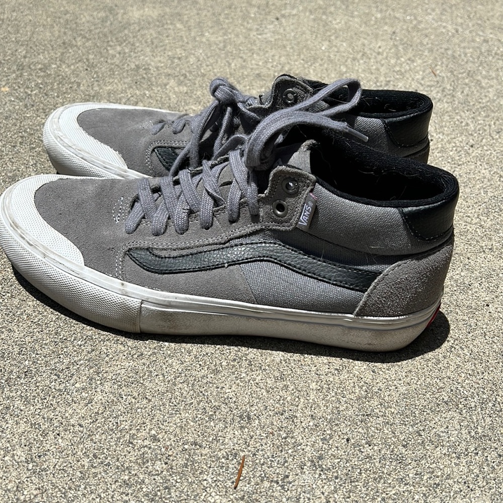 Vans skateboarding shoe
